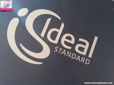 Il logo dell'Ideal Standard durante un evento aziendale